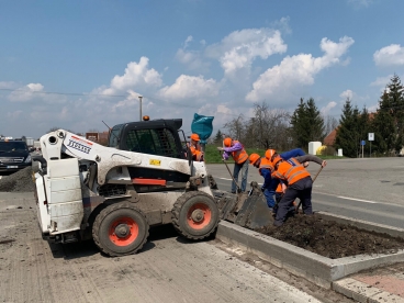 Pomocné práce, čištění příkopů, zhotovení šikmých čel propustků 