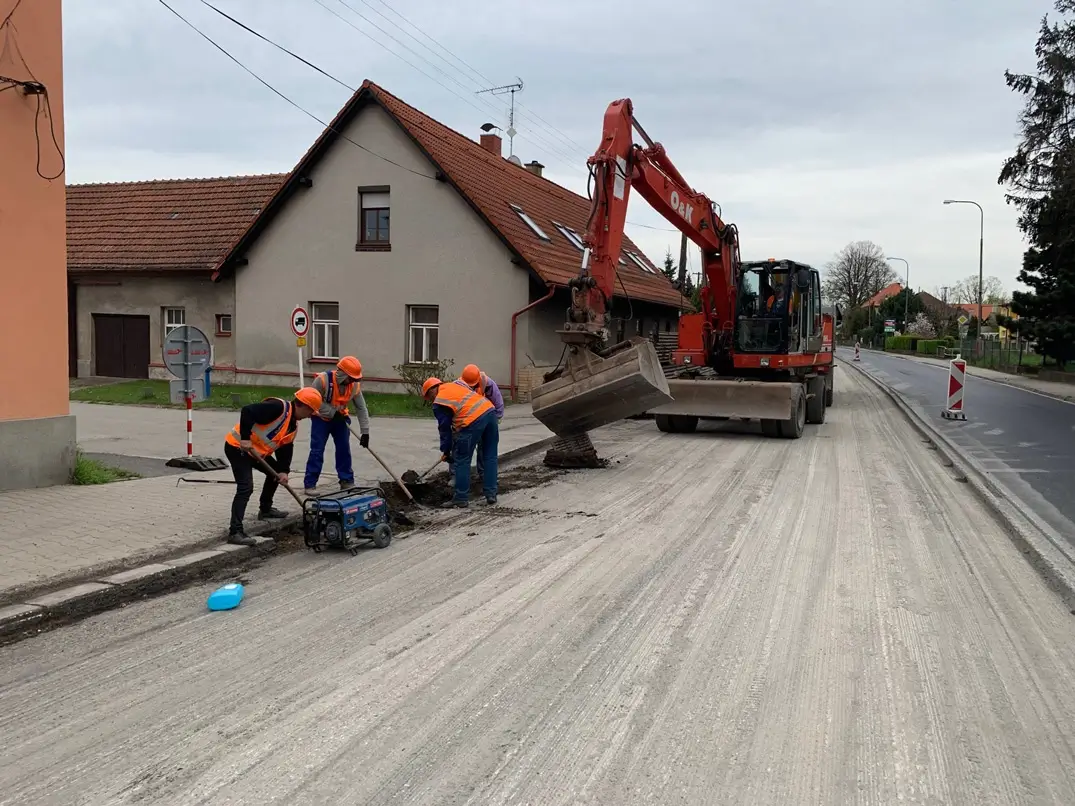 Pomocné práce, čištění příkopů, zhotovení šikmých čel propustků